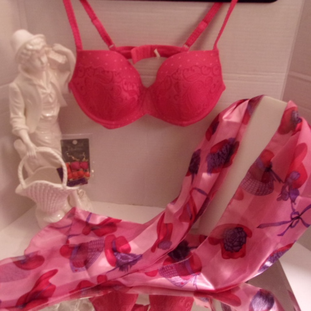 38C DELTA B BRA, VINTAGE SCARF, NWT EARRINGS.